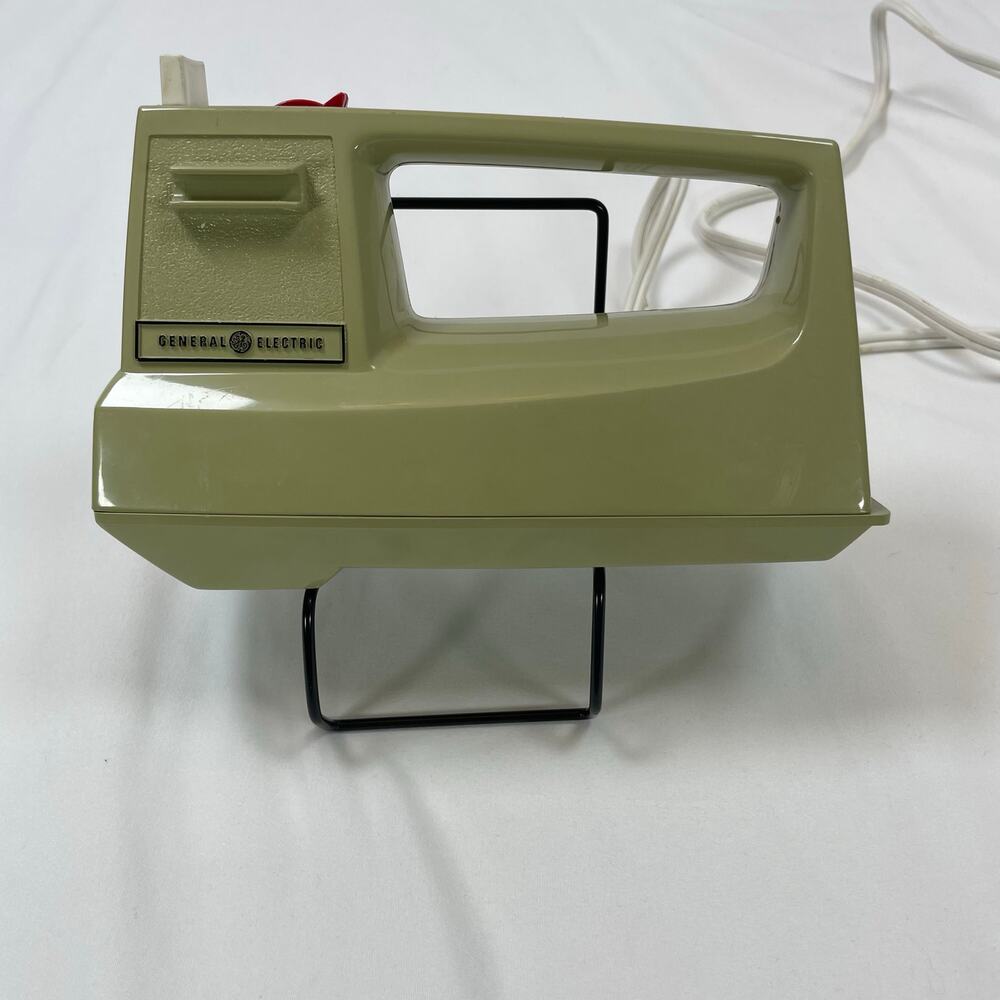 General Electric Vintage Avocado Green Hand Mixer 3-Speed D1 M24 Made in USA - Picture 4 of 7